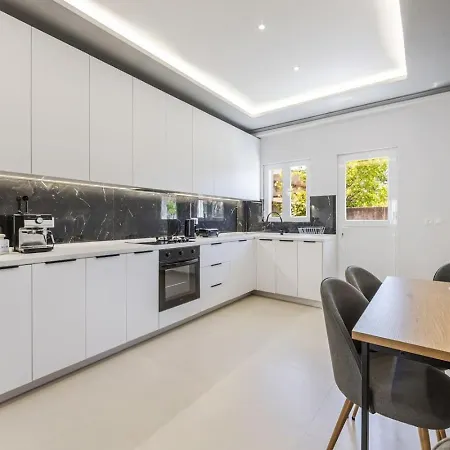 Charming Townhouse By Pikhost * Shkodër