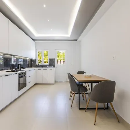 Villa Charming Townhouse By Pikhost *