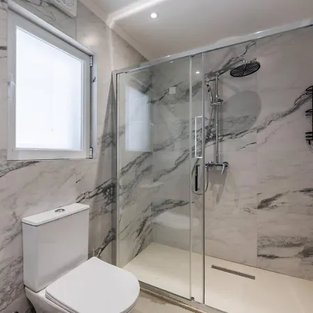 Charming Townhouse By Pikhost Villa
