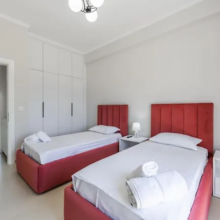 Charming Townhouse By Pikhost Villa