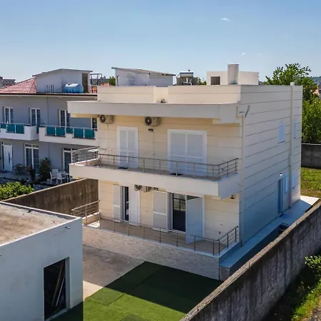 Villa Charming Townhouse By Pikhost Shkodër