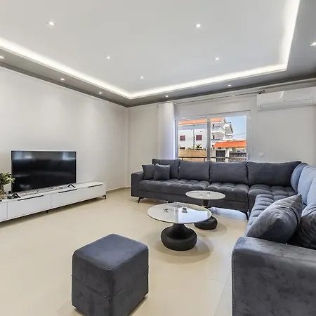 Charming Townhouse By Pikhost