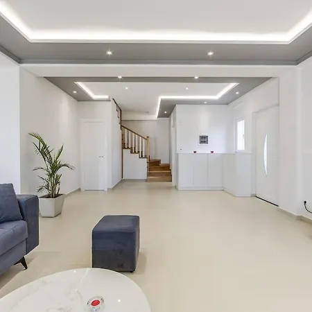 Villa Charming Townhouse By Pikhost Shkodër