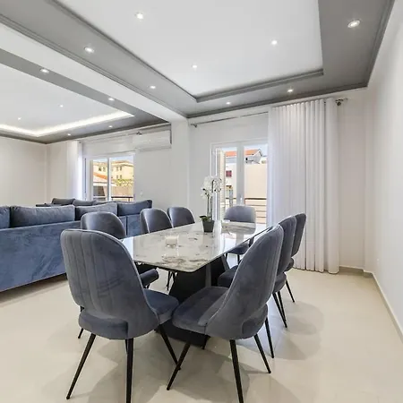 Charming Townhouse By Pikhost Villa *